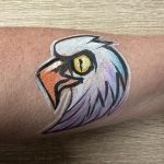 Jungsmotiv geschminkt auf Fest