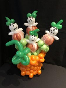 Bunte Halloweenfiguren aus Ballon