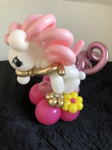 Buntes Ballonpferd für Kindergeburtstag