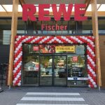 Fischer Rewe dekoriert