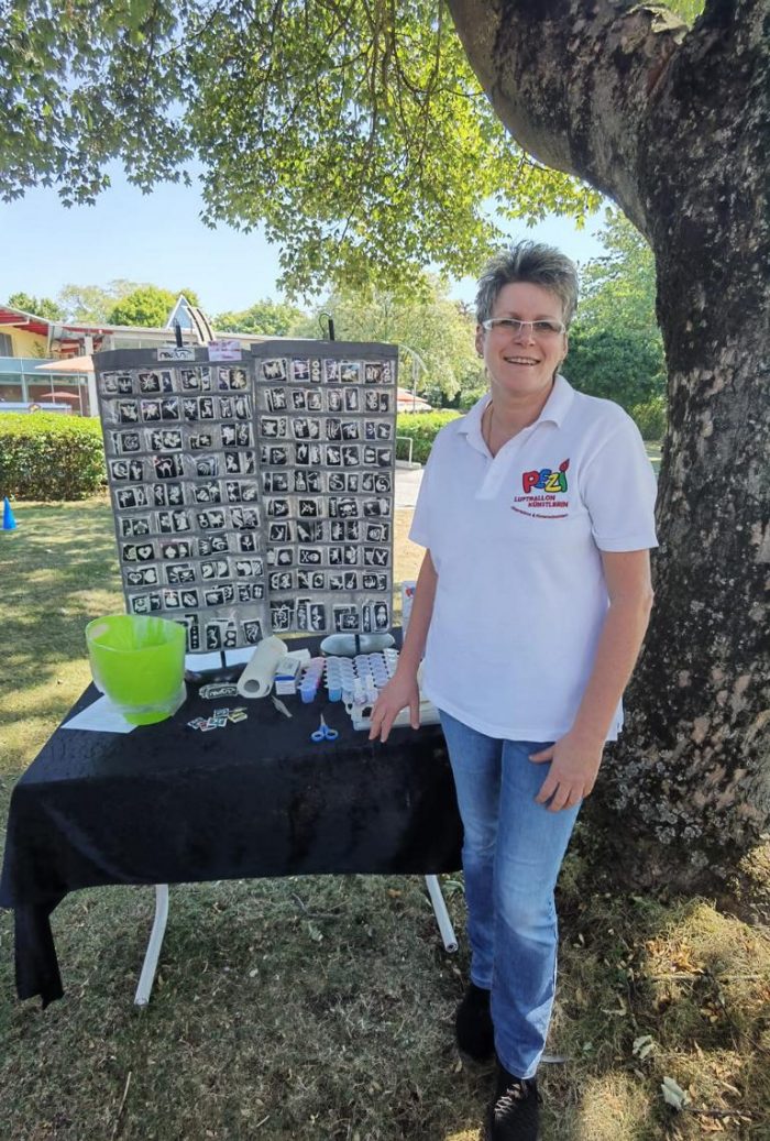 Toller Tattoostand im Schwimmbad